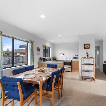 Riviera Casa - Mount Maunganui Holiday Home المظهر الخارجي الصورة