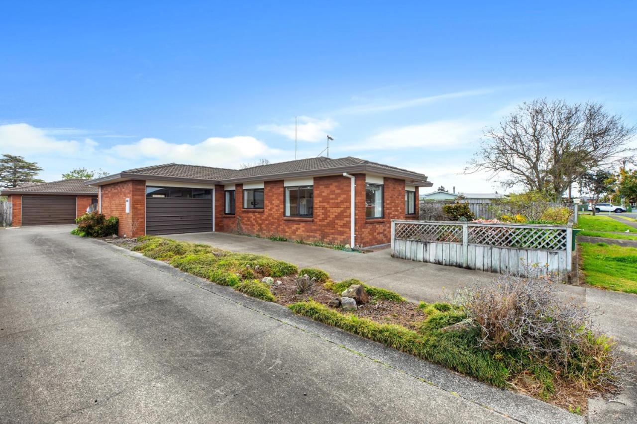 Riviera Casa - Mount Maunganui Holiday Home المظهر الخارجي الصورة